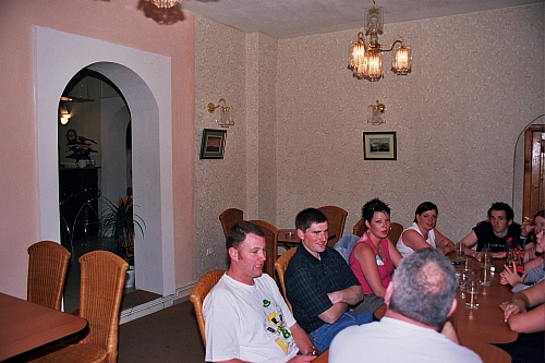 &copy; R.Thiel
Reimars Cafe-Bar "CHEERS" (Fagaraş)
August 2003
Rumänienfotos