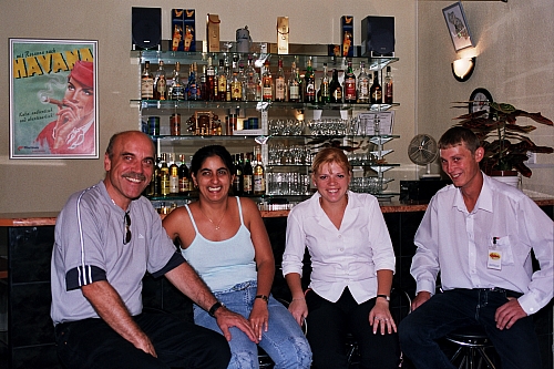 &copy; R.Thiel
Reimars Cafe-Bar "CHEERS" (Fagaraş)
August 2003
Rumänienfotos
