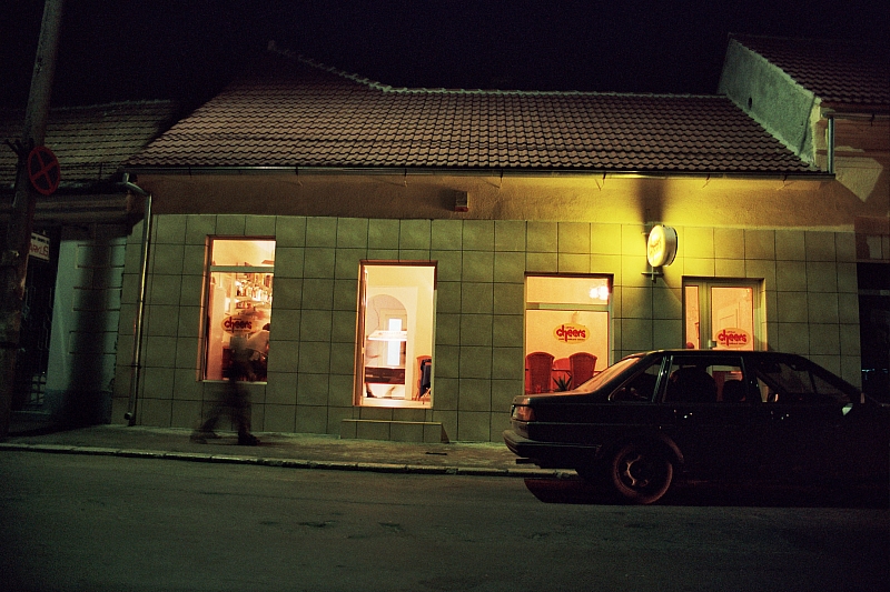 &copy; R.Thiel
Reimars Cafe-Bar "CHEERS" (Fagaraş)
August 2003
Rumänienfotos