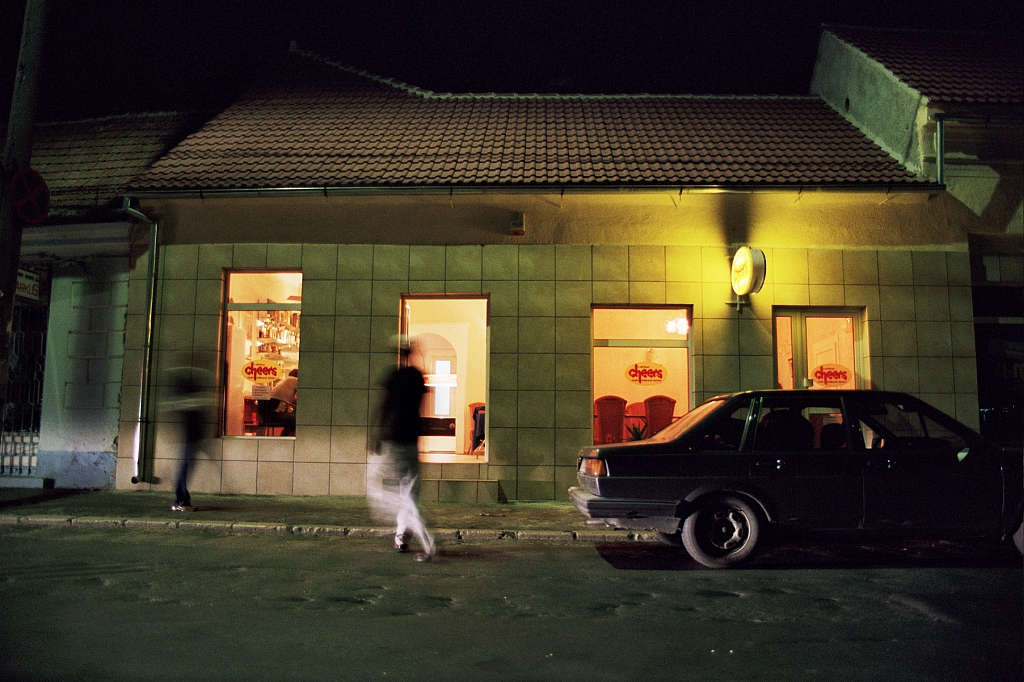 &copy; R.Thiel
Reimars Cafe-Bar "CHEERS" (Fagaraş)
August 2003
Rumänienfotos