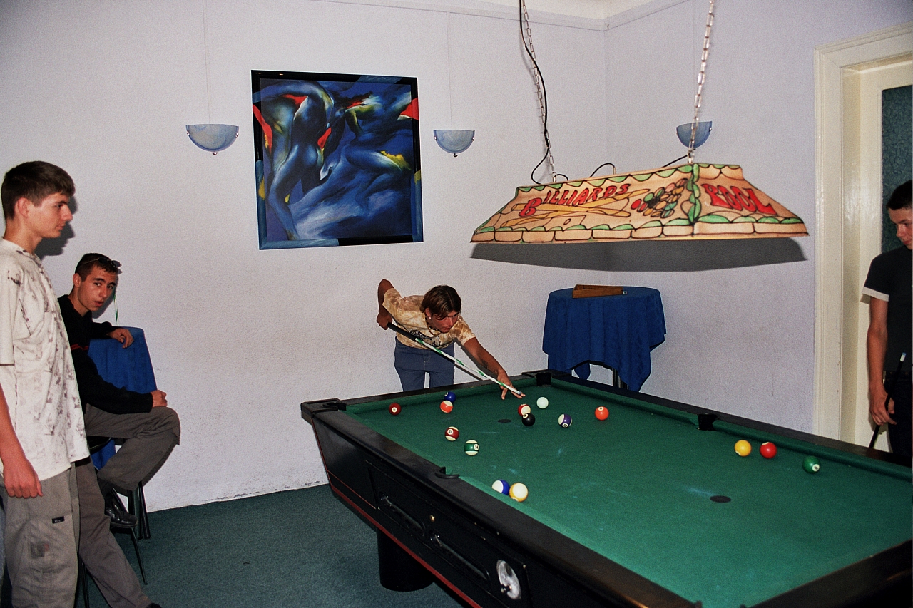 &copy; R.Thiel
Reimars Cafe-Bar "CHEERS" (Fagaraş)
August 2003
Rumänienfotos