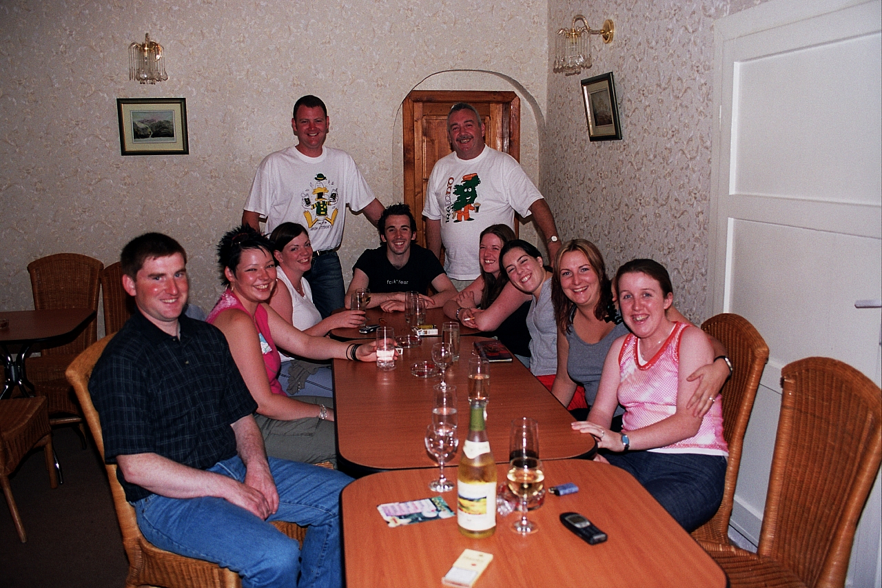 &copy; R.Thiel
Reimars Cafe-Bar "CHEERS" (Fagaraş)
August 2003
Rumänienfotos