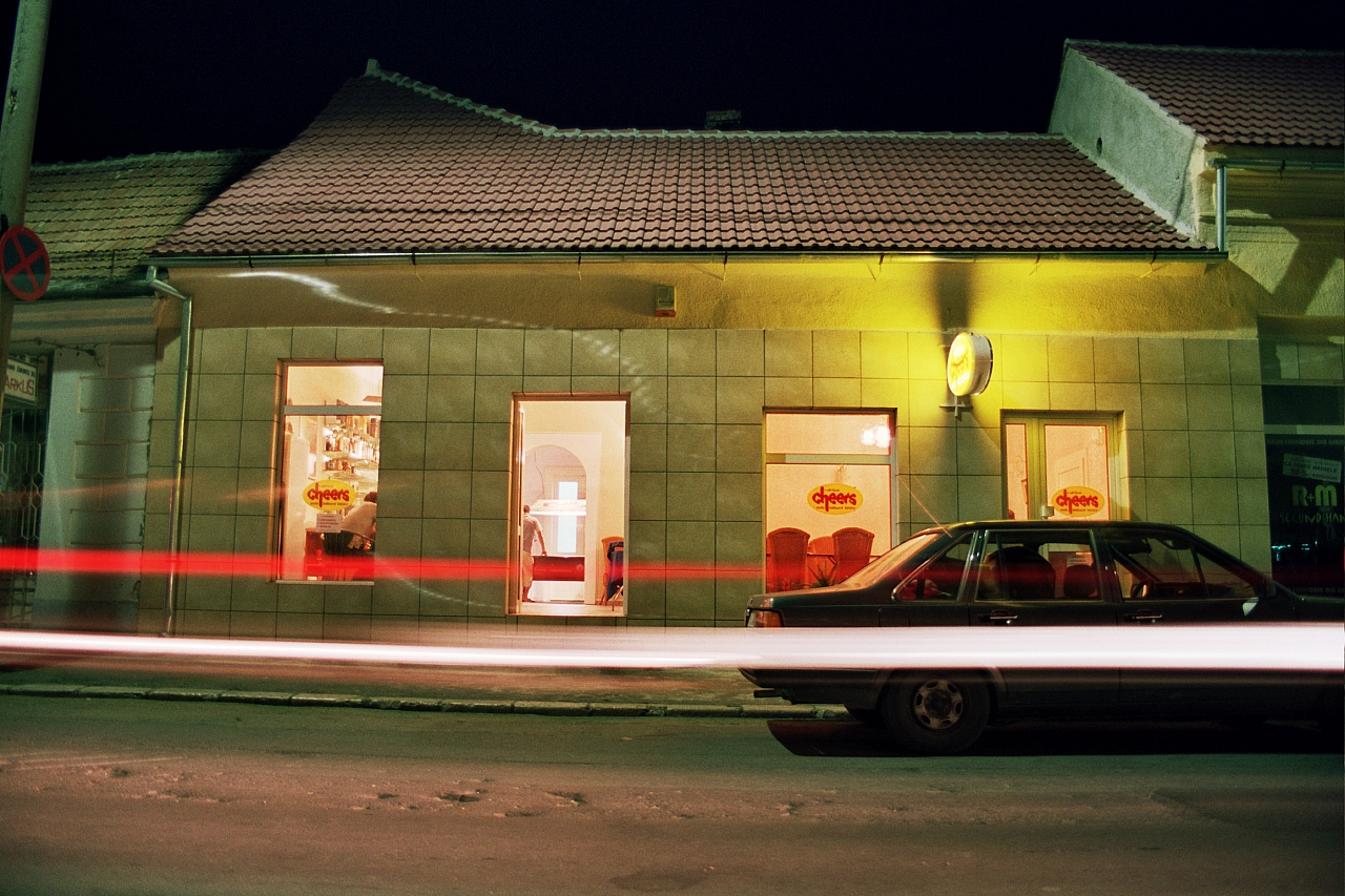 &copy; R.Thiel
Reimars Cafe-Bar "CHEERS" (Fagaraş)
August 2003
Rumänienfotos