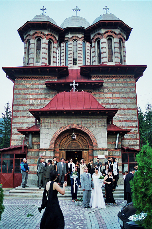 &copy; R.Thiel
Kirche (Biserica)
Hochzeit in Sinaia/Buşteni/Bucegi
Rumänienfotos