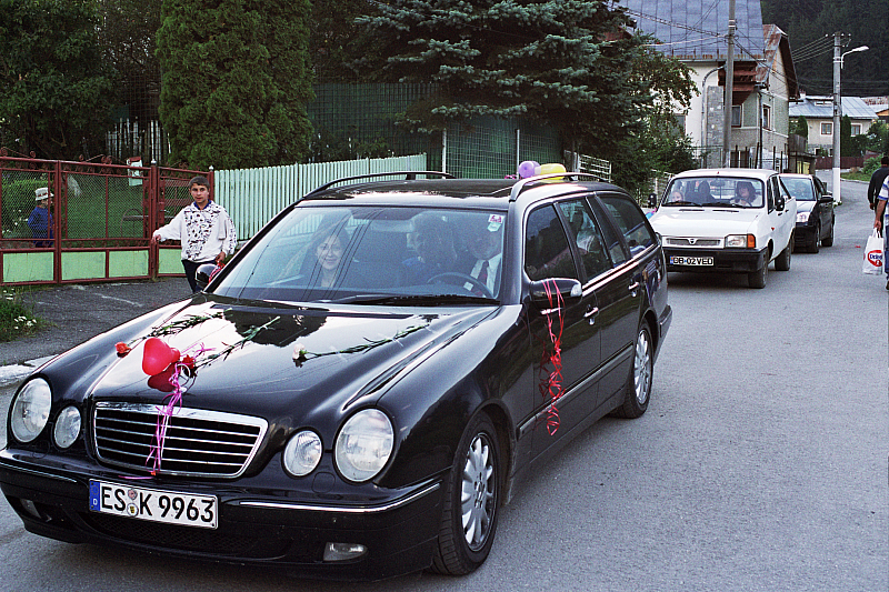&copy; R.Thiel
Kirche (Biserica)
Hochzeit in Sinaia/Buşteni/Bucegi
Rumänienfotos