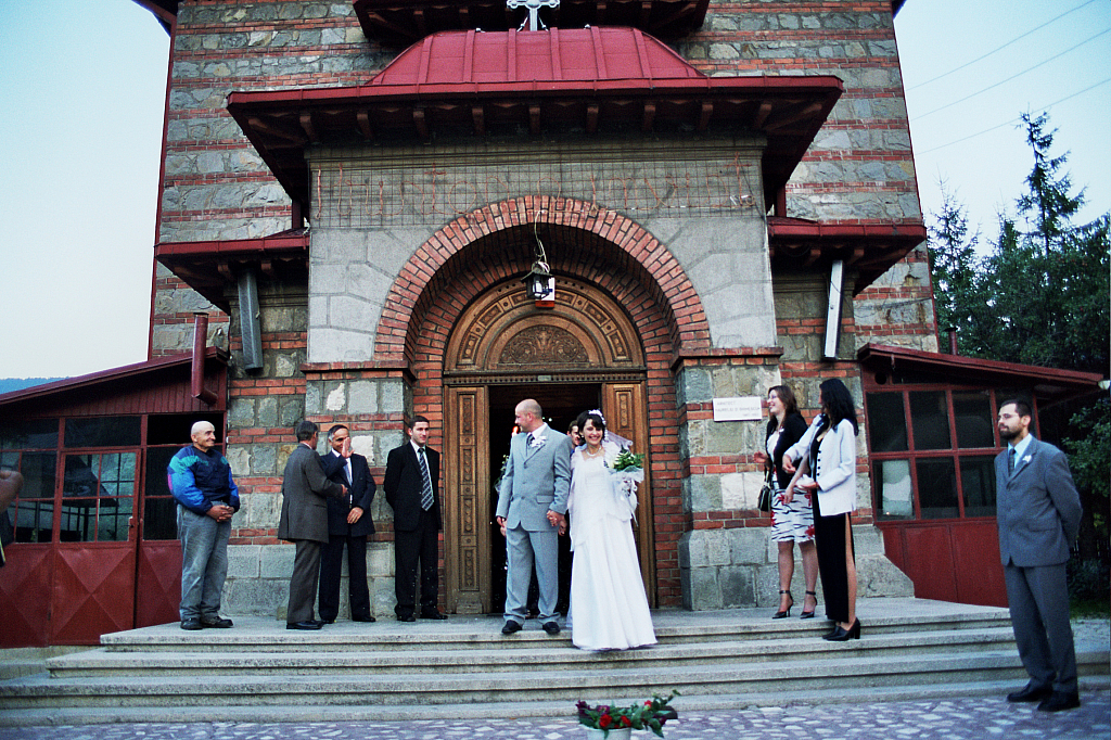 &copy; R.Thiel
Kirche (Biserica)
Hochzeit in Sinaia/Buşteni/Bucegi
Rumänienfotos