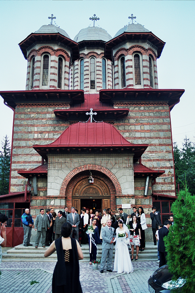 &copy; R.Thiel
Kirche (Biserica)
Hochzeit in Sinaia/Buşteni/Bucegi
Rumänienfotos