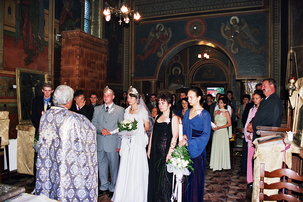 &copy; R.Thiel
Kirche (Biserica)
Hochzeit in Sinaia/Buşteni/Bucegi
Rumänienfotos