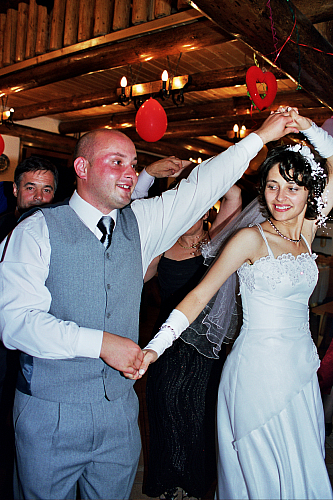 &copy; R.Thiel
Party in der Cabana
Hochzeit in Sinaia/Buşteni/Bucegi
Rumänienfotos