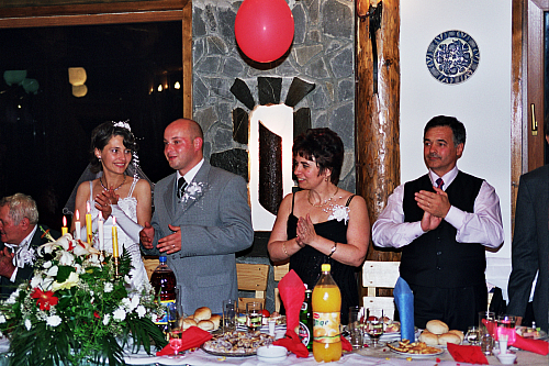 &copy; R.Thiel
Party in der Cabana
Hochzeit in Sinaia/Buşteni/Bucegi
Rumänienfotos