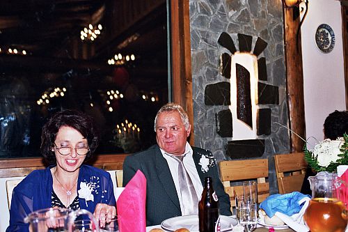 &copy; R.Thiel
Party in der Cabana
Hochzeit in Sinaia/Buşteni/Bucegi
Rumänienfotos