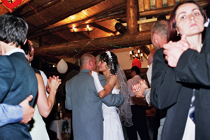 &copy; R.Thiel
Party in der Cabana
Hochzeit in Sinaia/Buşteni/Bucegi
Rumänienfotos