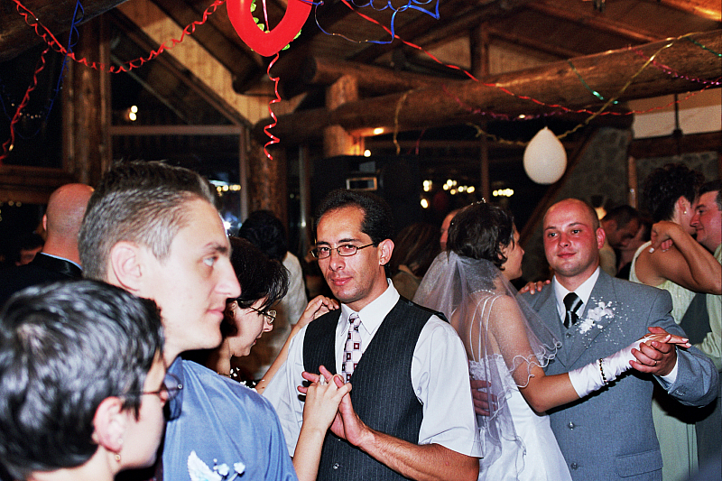 &copy; R.Thiel
Party in der Cabana
Hochzeit in Sinaia/Buşteni/Bucegi
Rumänienfotos