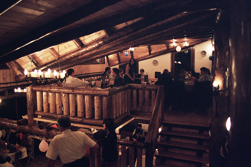 &copy; R.Thiel
Party in der Cabana
Hochzeit in Sinaia/Buşteni/Bucegi
Rumänienfotos
