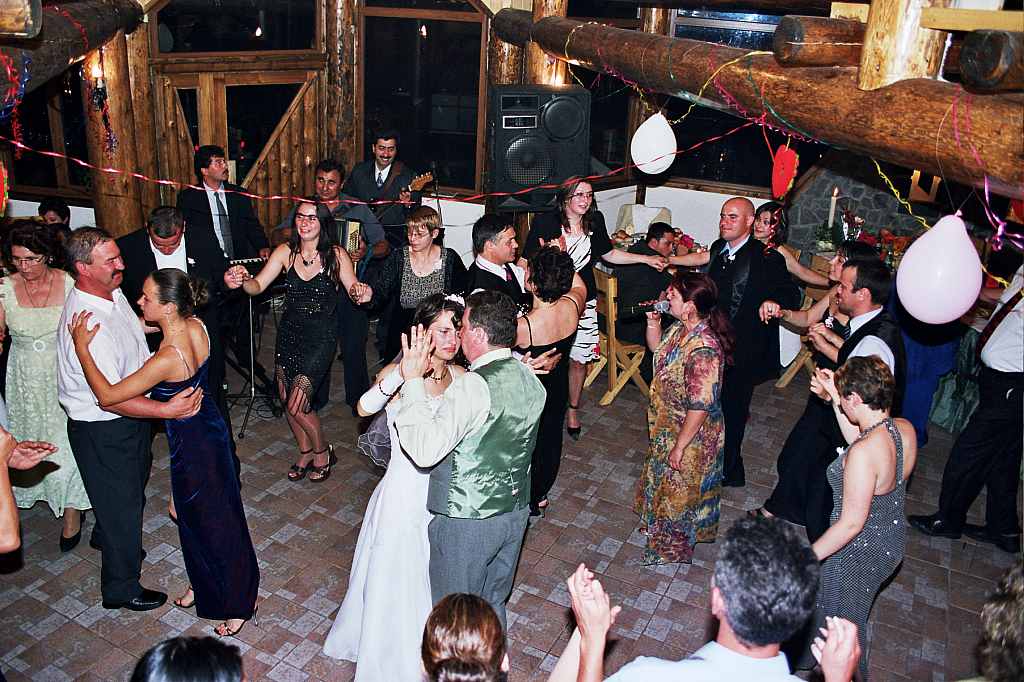 &copy; R.Thiel
Party in der Cabana
Hochzeit in Sinaia/Buşteni/Bucegi
Rumänienfotos